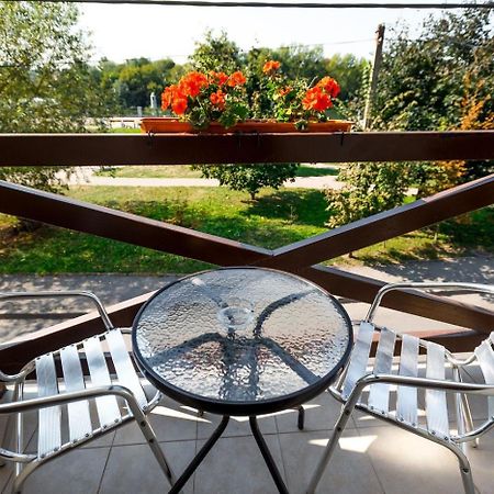 Guest House Shale Vinnytsia Exterior foto